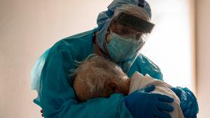 HOUSTON, TX - NOVEMBER 26: (EDITORIAL USE ONLY) Dr. Joseph Varon hugs and comforts a patient in the COVID-19 intensive care unit (ICU) during Thanksgiving at the United Memorial Medical Center on November 26, 2020 in Houston, Texas. According to reports, Texas has reached over 1,220,000 cases, including over 21,500 deaths.  (Photo by Go Nakamura/Getty Images)