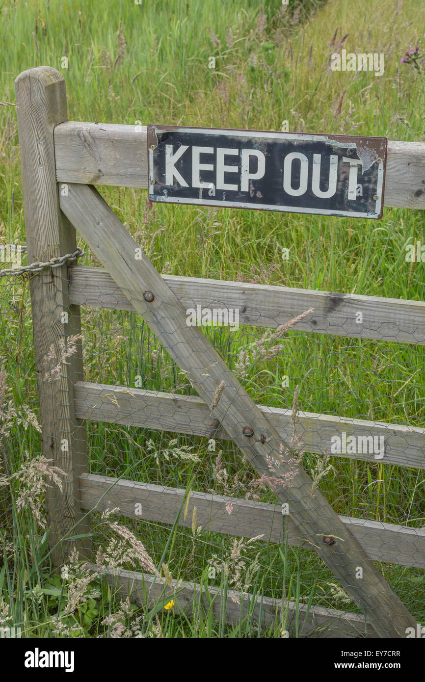 warning-sign-keep-out-on-gate-metaphor-for-obey-EY7CRR.jpg